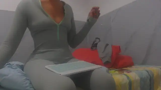 sabrina v  online show from December 15, 2025, 9:42 pm