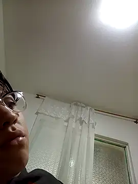 lareinalareinadelanal online show from November 8, 2025, 1:14 pm