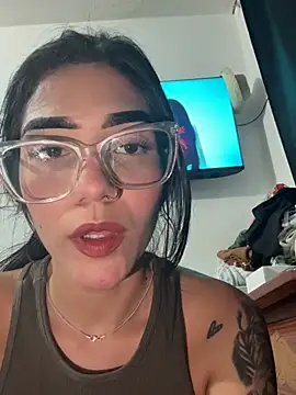 Snapshot of ElaRose_12 chatting on April 19, 2026, 8:22 pm ElaRose 12 online show from April 19, 2026, 8:22 pm