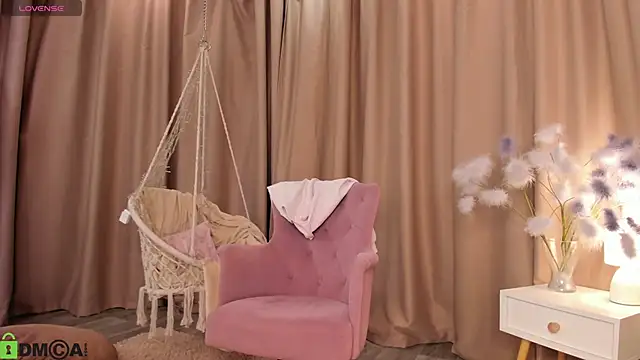 Snapshot of Naomi___Rias chatting on November 19, 2025, 1:16 am Naomi Rias online show from November 19, 2025, 1:16 am