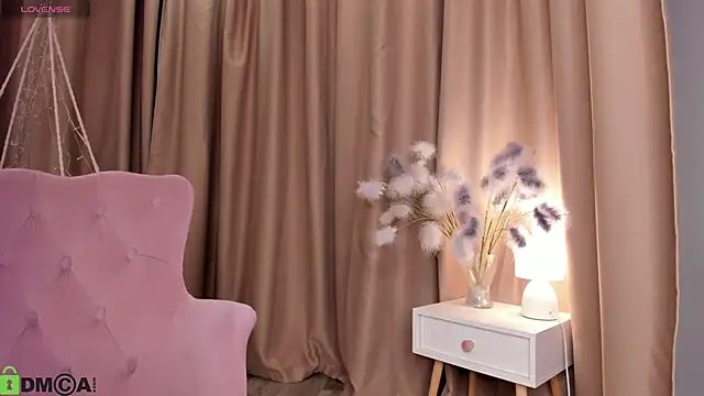 Snapshot of Naomi___Rias chatting on November 21, 2025, 1:15 am Naomi Rias online show from November 21, 2025, 1:15 am