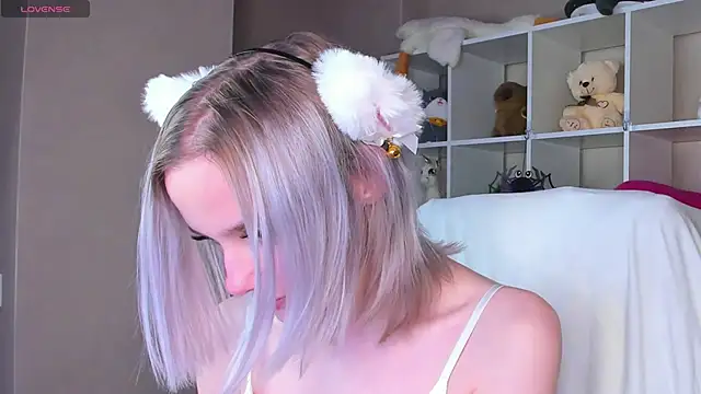 Snapshot of Carolin_Miller chatting on November 21, 2025, 9:19 am Carolin Miller online show from November 21, 2025, 9:19 am