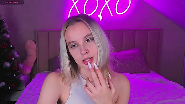 Snapshot of Carolin_Miller chatting on December 15, 2025, 9:04 am Carolin Miller online show from December 15, 2025, 9:04 am