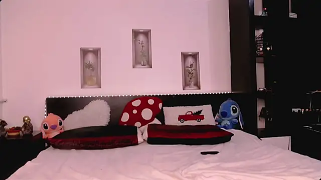 M1kaylaRaven online show from April 2, 2026, 4:41 am