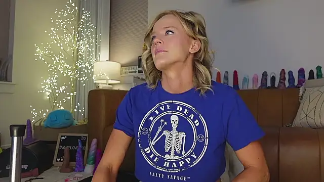 Snapshot of Taylorlove303 chatting on March 26, 2026, 10:13 am Taylorlove303 online show from March 26, 2026, 10:13 am