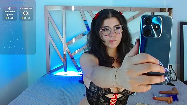 Snapshot of hannia_baileys chatting on December 15, 2025, 1:00 am hannia baileys online show from December 15, 2025, 1:00 am