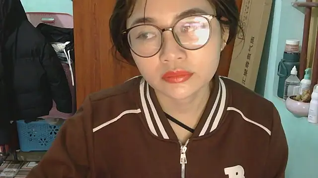 Uhem112 online show from November 25, 2025, 1:17 am