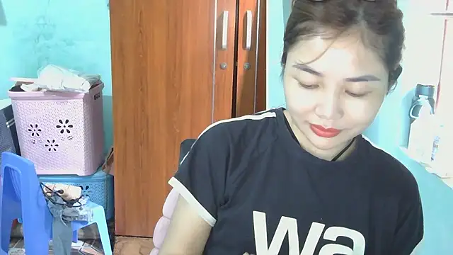 Uhem112 online show from October 9, 2025, 1:17 am