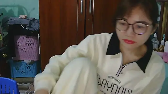 Uhem112 online show from December 15, 2025, 1:00 am