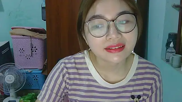 Uhem112 online show from October 22, 2025, 1:27 am