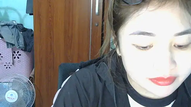 Uhem112 online show from October 23, 2025, 3:49 am