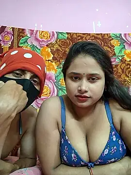 Snapshot of Seducing_couple chatting on June 13, 2026, 6:17 pm Seducing couple online show from June 13, 2026, 6:17 pm