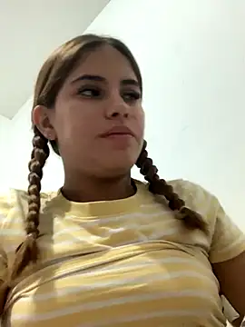 Snapshot of MiiluRosse chatting on November 13, 2025, 1:31 am MiiluRosse online show from November 13, 2025, 1:31 am