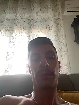 Snapshot of Lucamilano1991 chatting on April 5, 2026, 5:08 pm Lucamilano1991 online show from April 5, 2026, 5:08 pm
