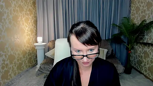 Snapshot of GorgeouseSmile chatting on October 13, 2025, 12:18 pm GorgeouseSmile online show from October 13, 2025, 12:18 pm
