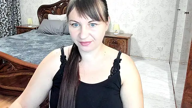 Snapshot of GorgeouseSmile chatting on October 18, 2025, 4:14 am GorgeouseSmile online show from October 18, 2025, 4:14 am