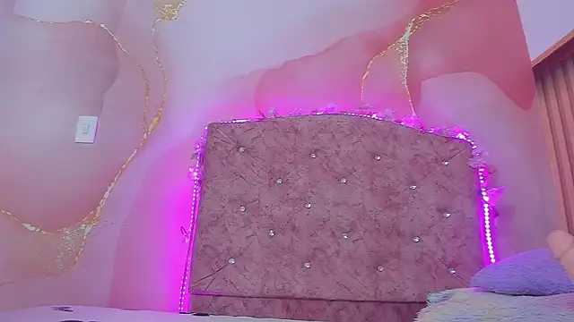 violet taylor  online show from February 16, 2026, 2:21 am