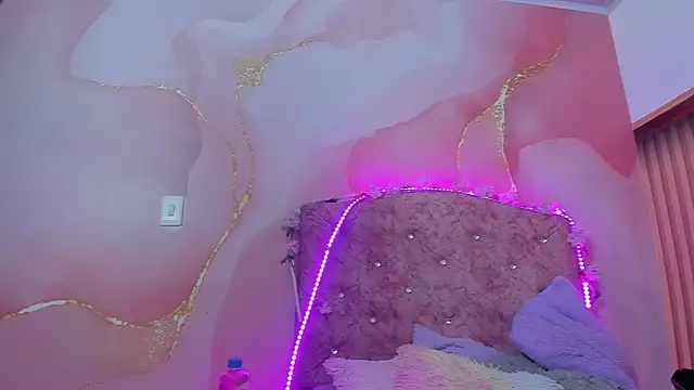 Snapshot of violet_taylor_ chatting on December 2, 2025, 2:23 am violet taylor online show from December 2, 2025, 2:23 am