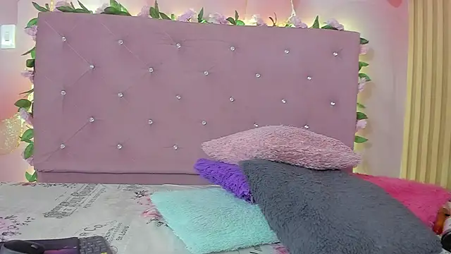 Snapshot of violet_taylor_ chatting on April 9, 2026, 2:13 am violet taylor online show from April 9, 2026, 2:13 am