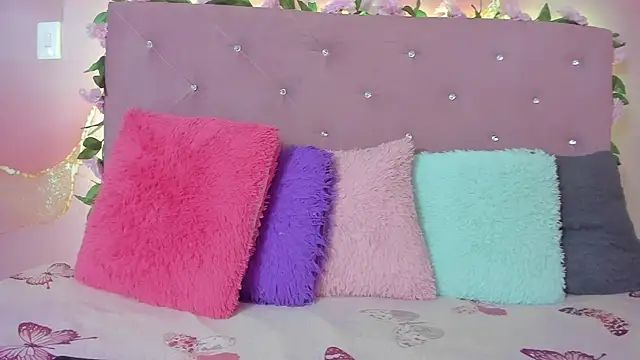 Snapshot of violet_taylor_ chatting on April 7, 2026, 2:13 am violet taylor online show from April 7, 2026, 2:13 am