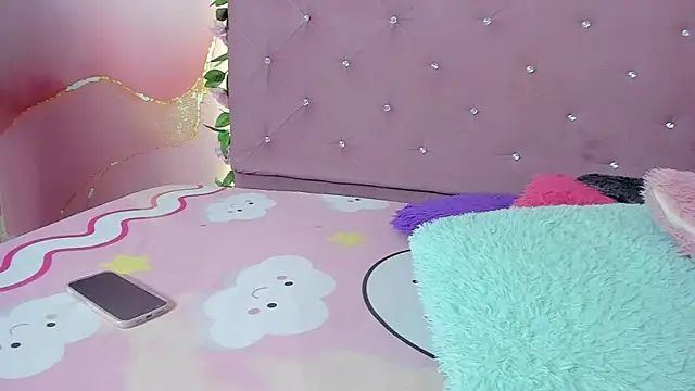 Snapshot of violet_taylor_ chatting on April 14, 2026, 2:16 am violet taylor online show from April 14, 2026, 2:16 am