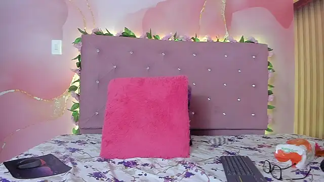 Snapshot of violet_taylor_ chatting on April 8, 2026, 2:24 am violet taylor online show from April 8, 2026, 2:24 am