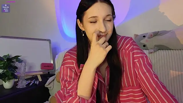 Snapshot of OdelynBagge chatting on November 26, 2025, 5:02 pm OdelynBagge online show from November 26, 2025, 5:02 pm