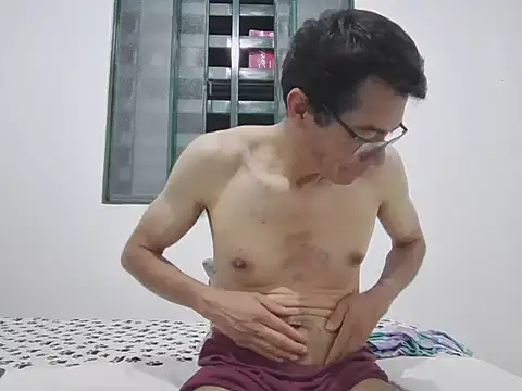 Snapshot of skinnylatino51 chatting on October 9, 2025, 12:11 am skinnylatino51 online show from October 9, 2025, 12:11 am