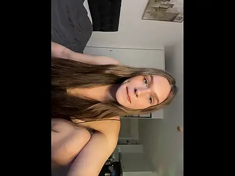 Snapshot of franzeva chatting on April 30, 2026, 11:06 am franzeva online show from April 30, 2026, 11:06 am