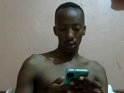 Snapshot of shadez94 chatting on September 25, 2025, 6:14 pm shadez94 online show from September 25, 2025, 6:14 pm