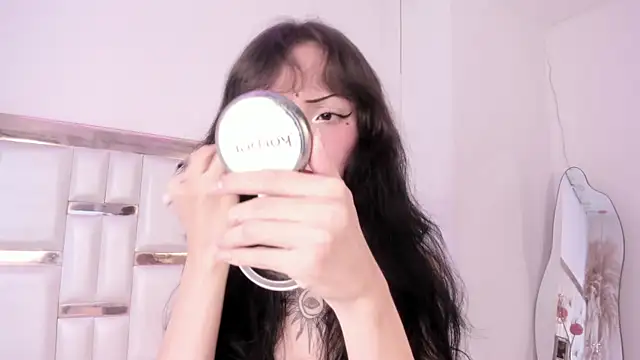 Snapshot of MaddieStark chatting on November 5, 2025, 4:43 pm MaddieStark online show from November 5, 2025, 4:43 pm