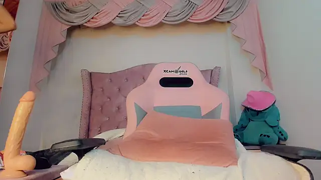 Snapshot of _Abby_white_ chatting on November 25, 2025, 10:32 pm Abby white online show from November 25, 2025, 10:32 pm