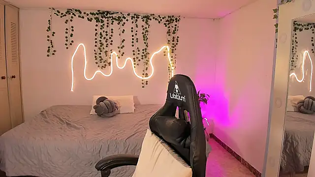 Snapshot of sara_doll77 chatting on November 14, 2025, 9:29 pm sara doll77 online show from November 14, 2025, 9:29 pm