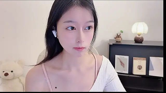 Snapshot of Onechestnut chatting on October 19, 2025, 5:10 am Onechestnut online show from October 19, 2025, 5:10 am