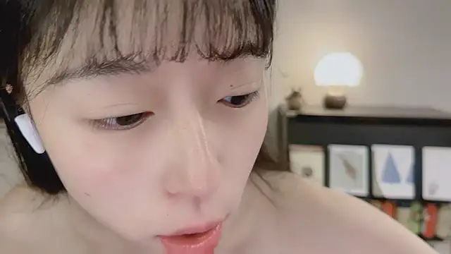 Onechestnut online show from May 17, 2026, 3:50 am