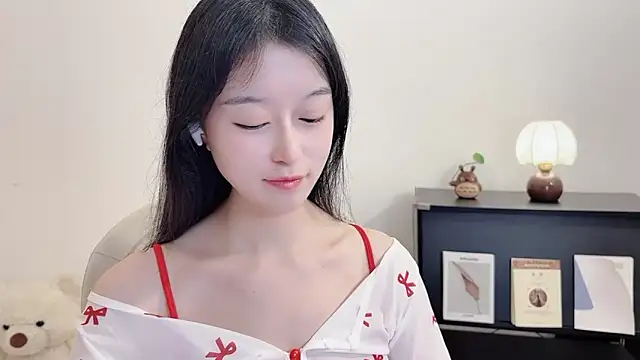 Snapshot of Onechestnut chatting on October 15, 2025, 1:30 pm Onechestnut online show from October 15, 2025, 1:30 pm