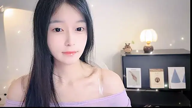 Onechestnut online show from November 9, 2025, 6:17 am