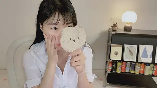 Onechestnut online show from May 16, 2026, 5:06 am
