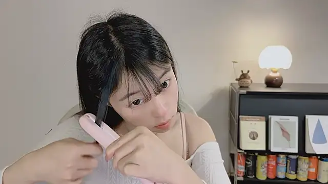 Onechestnut online show from May 14, 2026, 5:04 am