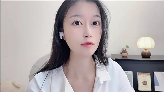 Snapshot of Onechestnut chatting on October 17, 2025, 6:17 am Onechestnut online show from October 17, 2025, 6:17 am