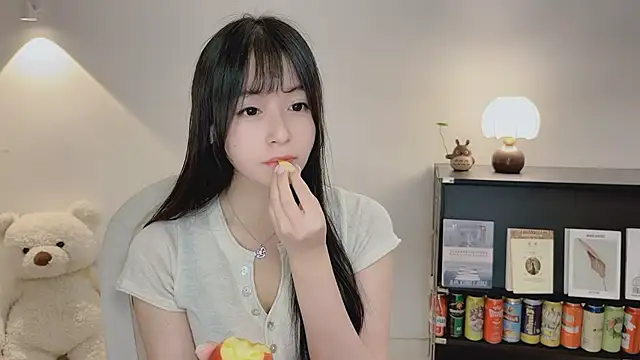 Snapshot of Onechestnut chatting on June 7, 2026, 11:15 am Onechestnut online show from June 7, 2026, 11:15 am