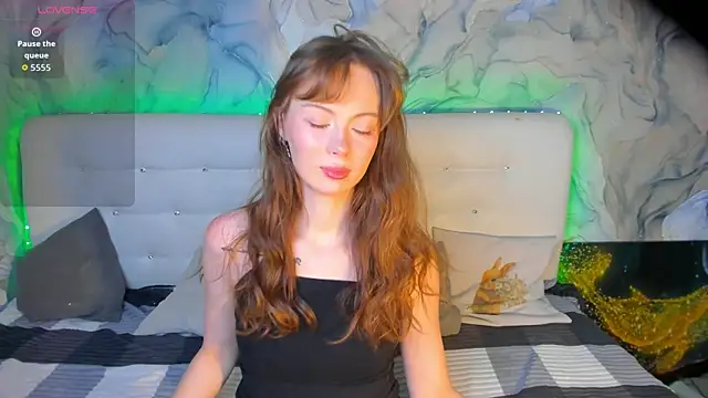 Snapshot of LolaMeddisson chatting on December 19, 2025, 9:17 pm LolaMeddisson online show from December 19, 2025, 9:17 pm