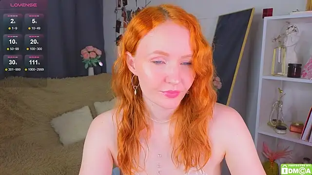 JoyceJones online show from September 25, 2025, 7:09 pm