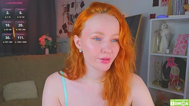 JoyceJones online show from November 29, 2025, 8:09 pm