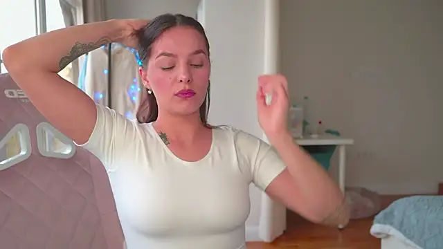 Snapshot of EwelynScott chatting on November 5, 2025, 7:00 am EwelynScott online show from November 5, 2025, 7:00 am