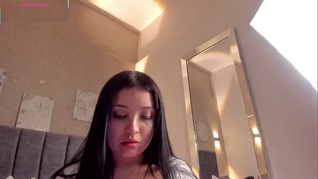 Lunaa bellaa online show from October 22, 2025, 7:35 pm