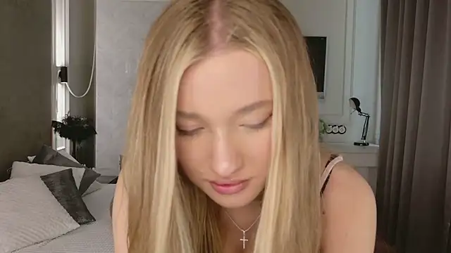 Snapshot of milaa_sun chatting on June 24, 2026, 8:35 am milaa sun online show from June 24, 2026, 8:35 am