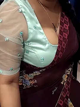 Snapshot of Anuforyou19 chatting on October 5, 2025, 5:03 pm Anuforyou19 online show from October 5, 2025, 5:03 pm