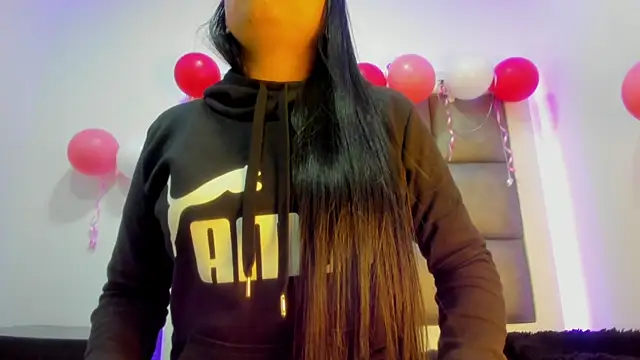 Mia lopez   online show from November 6, 2025, 12:31 pm