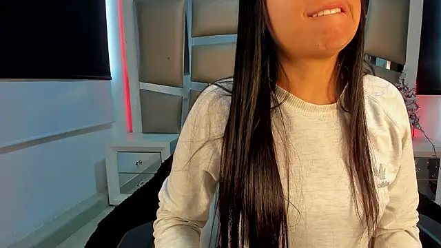 Mia lopez   online show from December 15, 2025, 1:50 pm